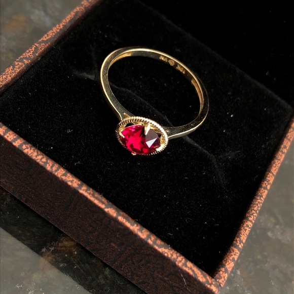 10k solid gold ring ruby - Picture 3 of 3